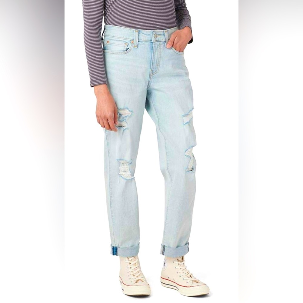 Levi’s Distressed Boyfriend Jeans. Size 26